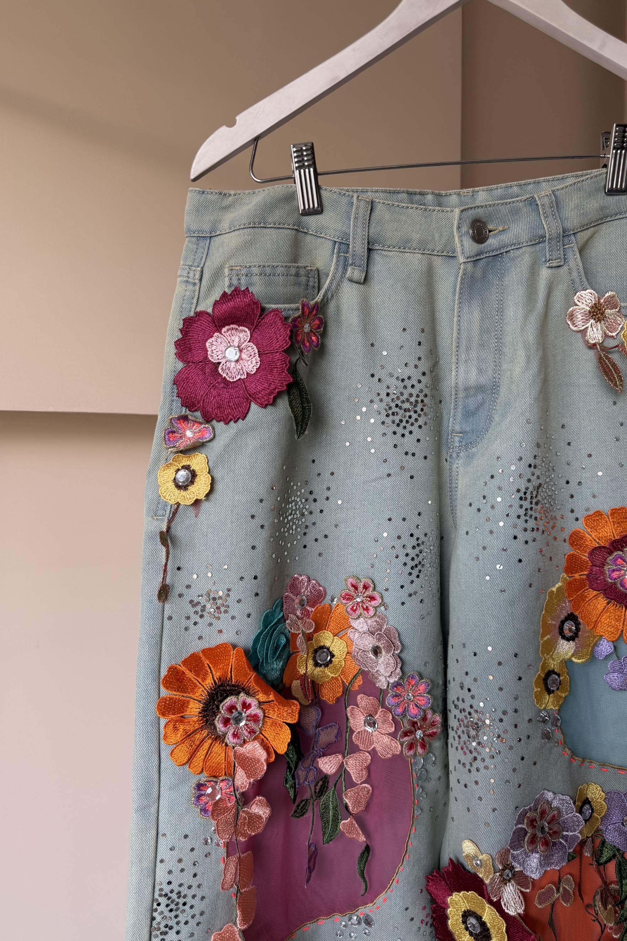 CUT OUT FLLORAL DENIMS