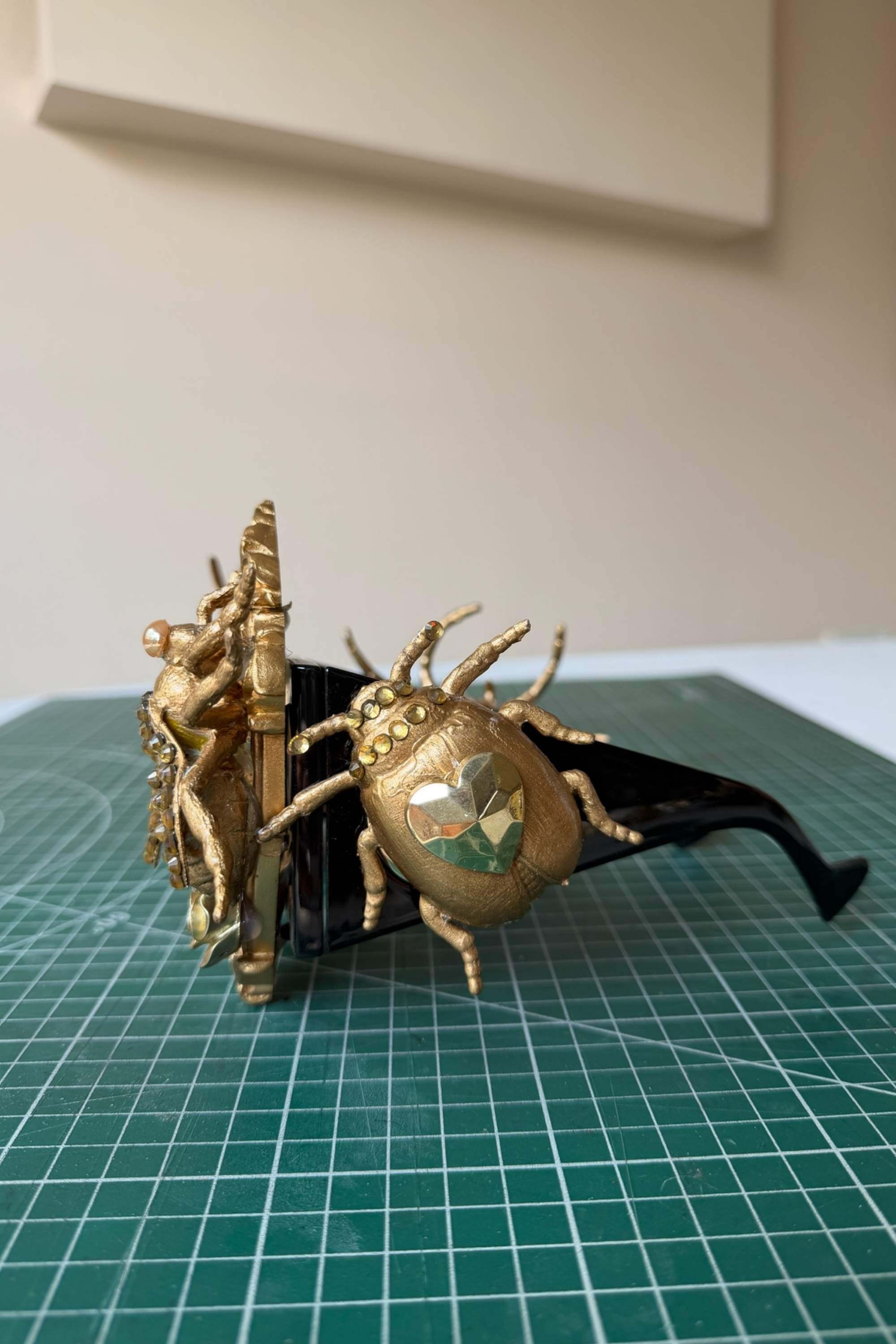 GOLDEN BUGS SUNGLASSES