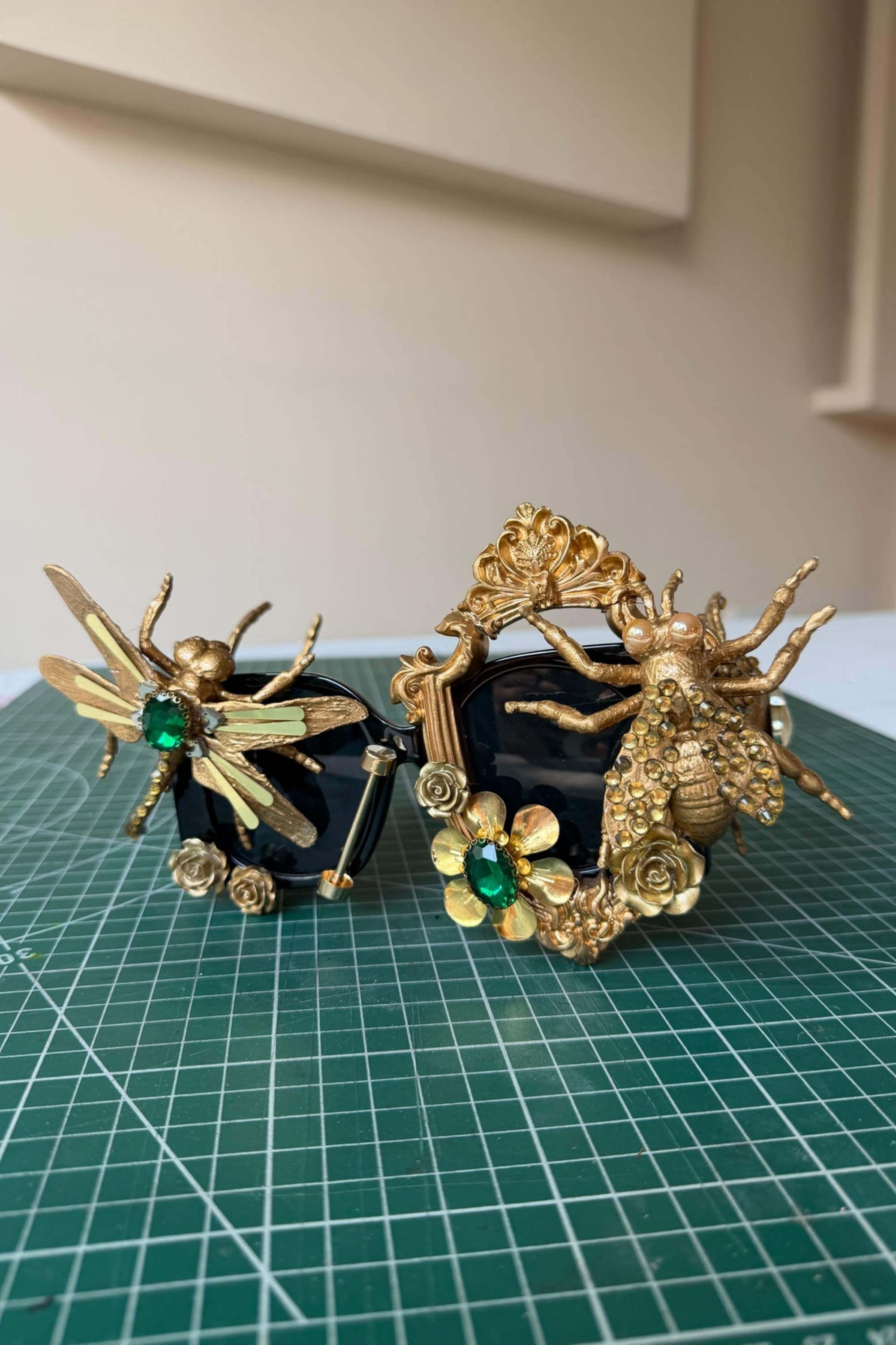 GOLDEN BUGS SUNGLASSES