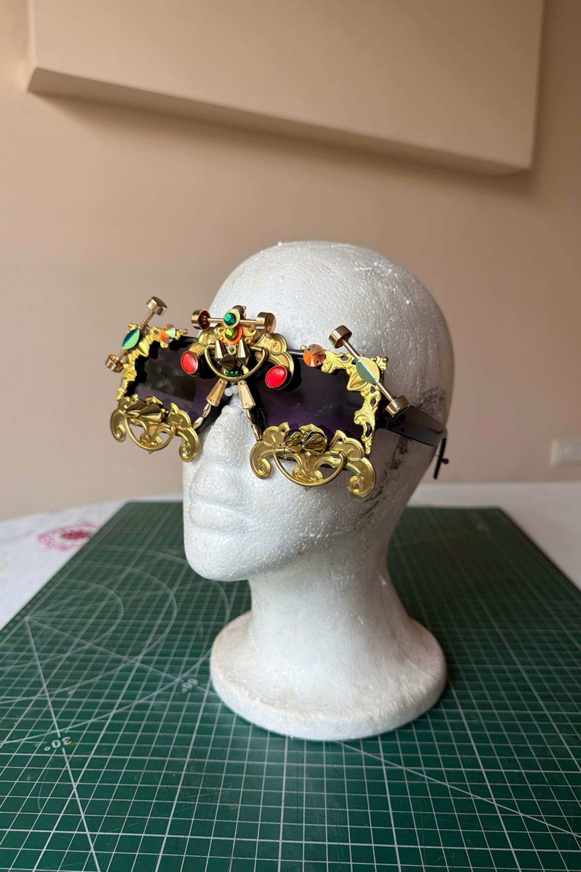 GOLDEN SKULL SUNGLASSES