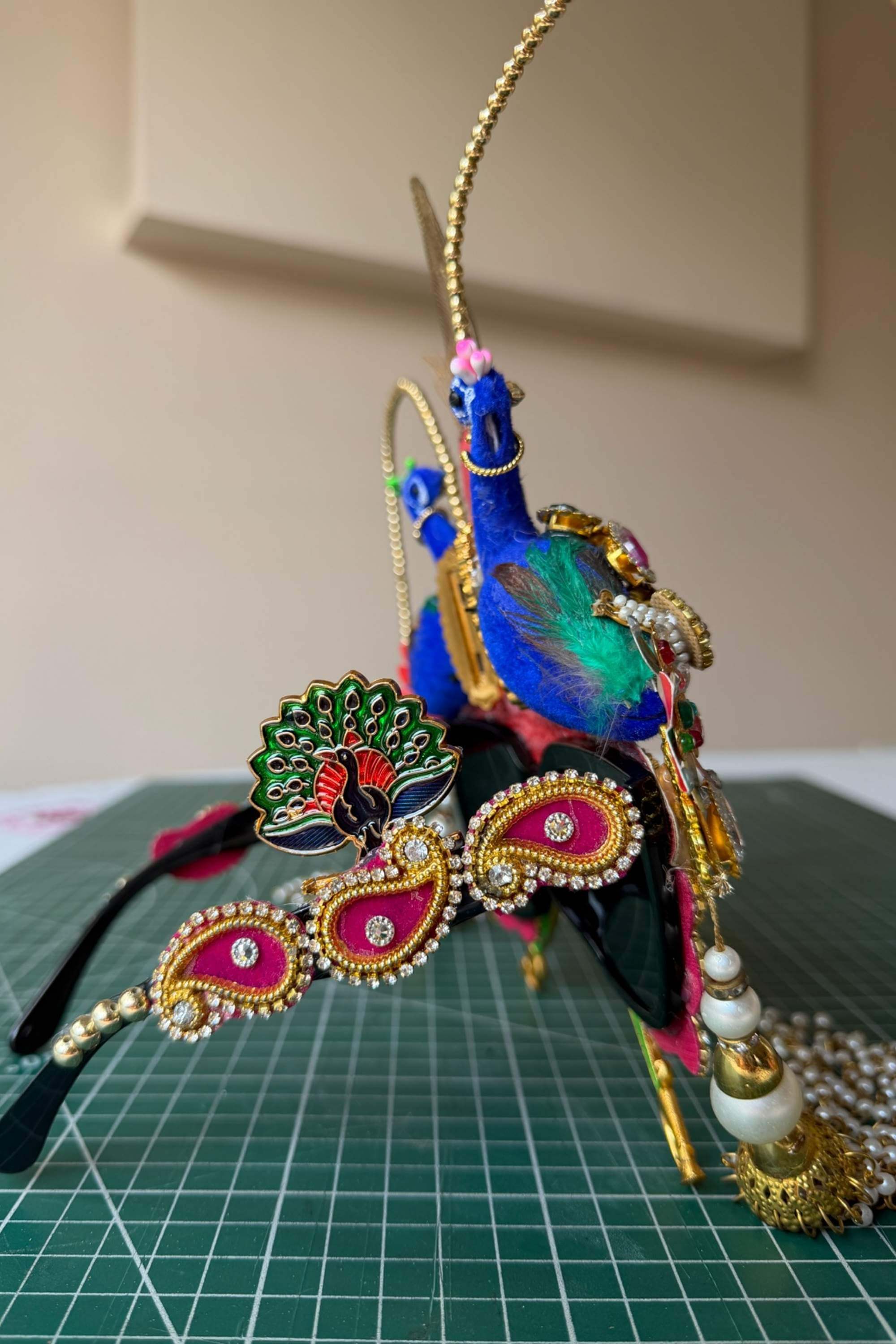 PEACOCK GARDEN SUNGLASSES