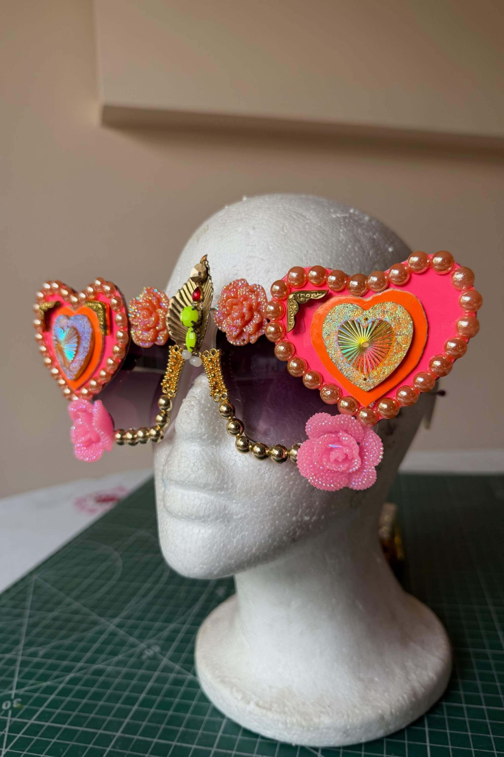 3D HEART SUNGLASSES