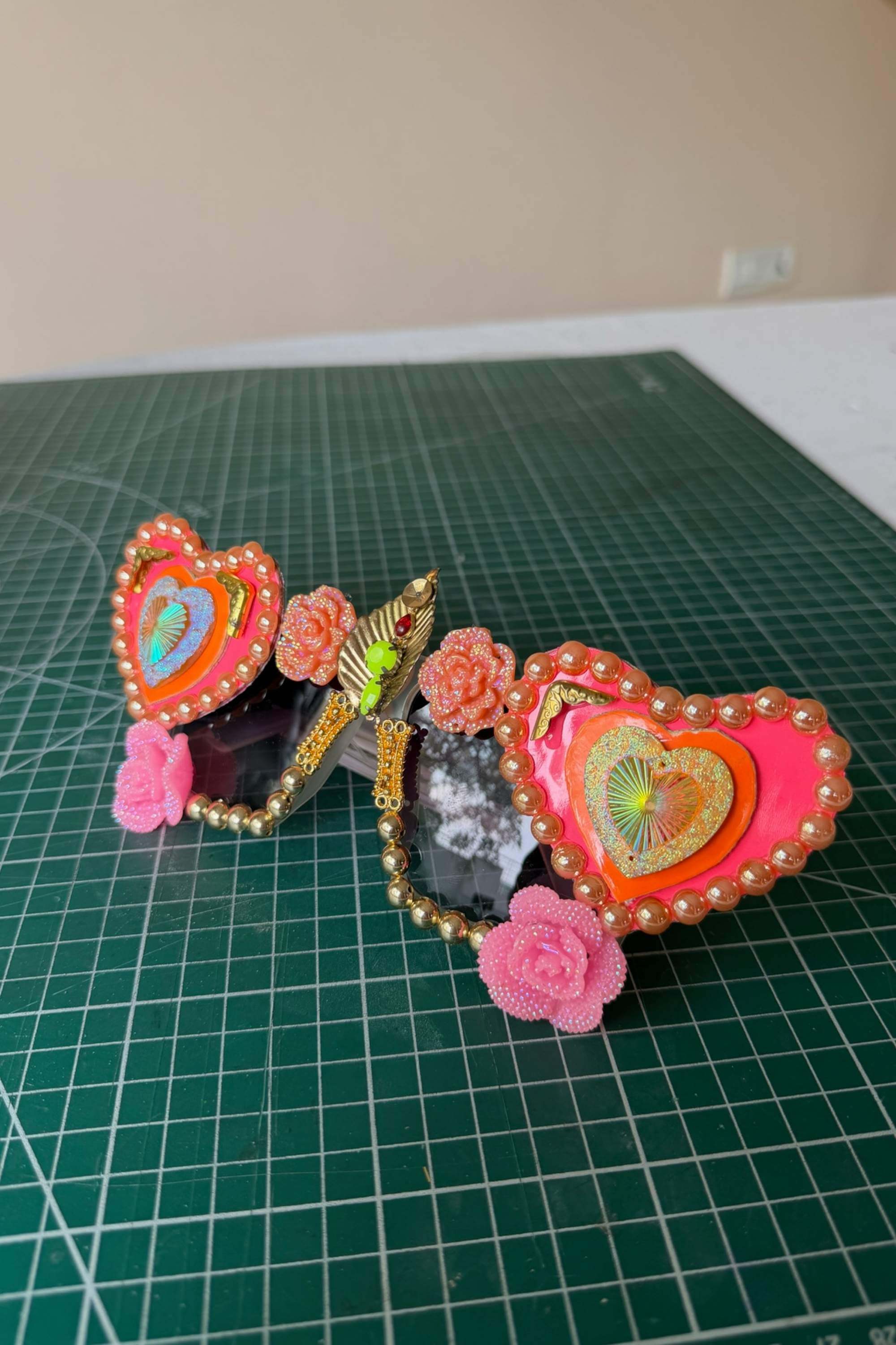 3D HEART SUNGLASSES