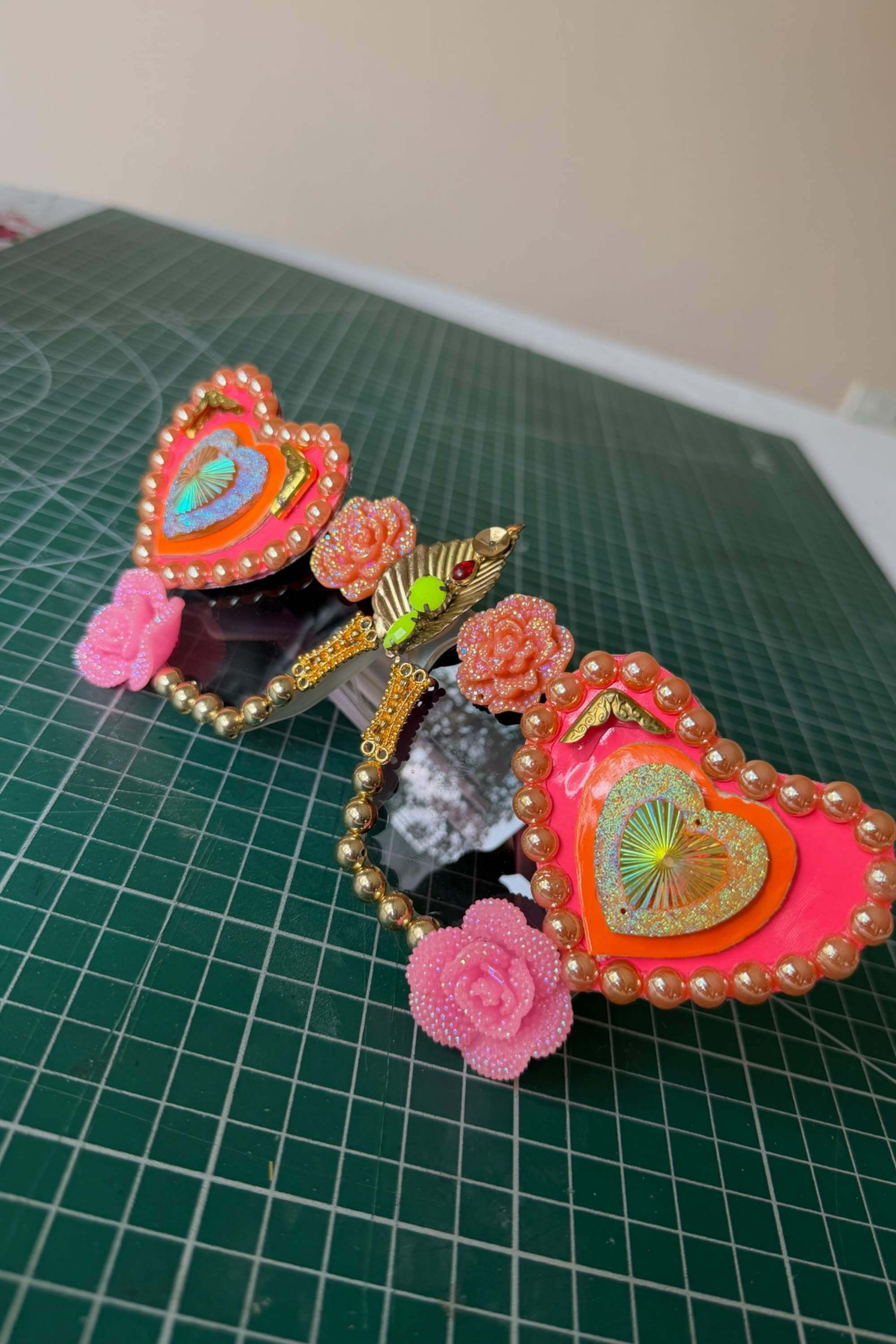 3D HEART SUNGLASSES