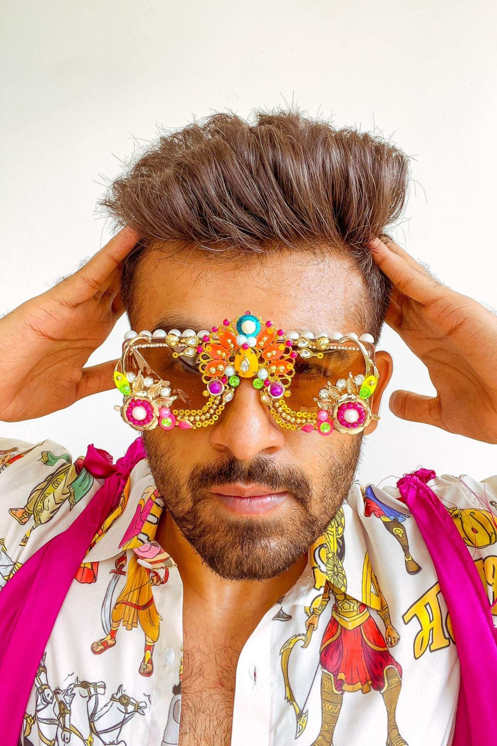 EMBROIDERED SUNGLASSES