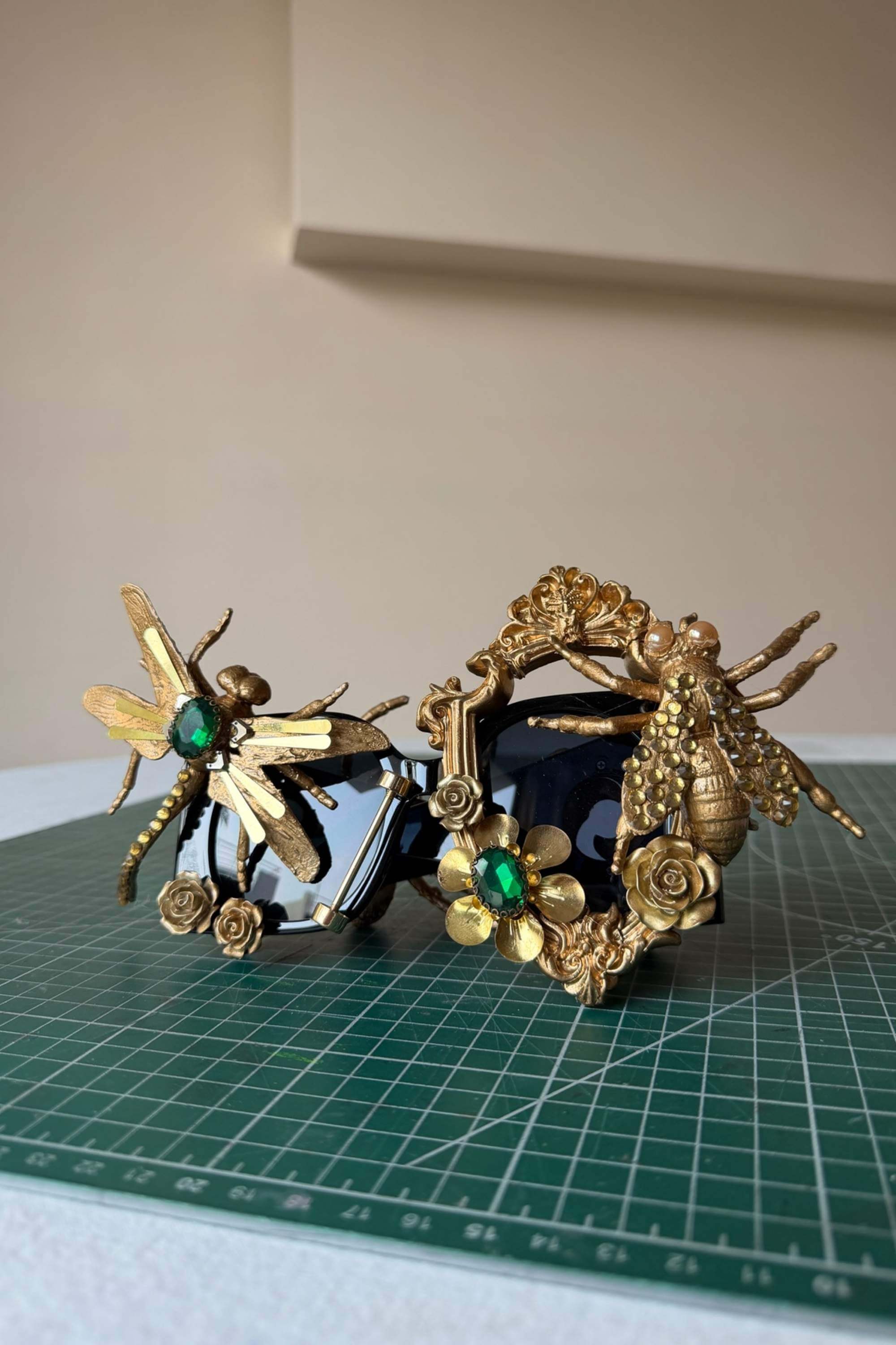 GOLDEN BUGS SUNGLASSES