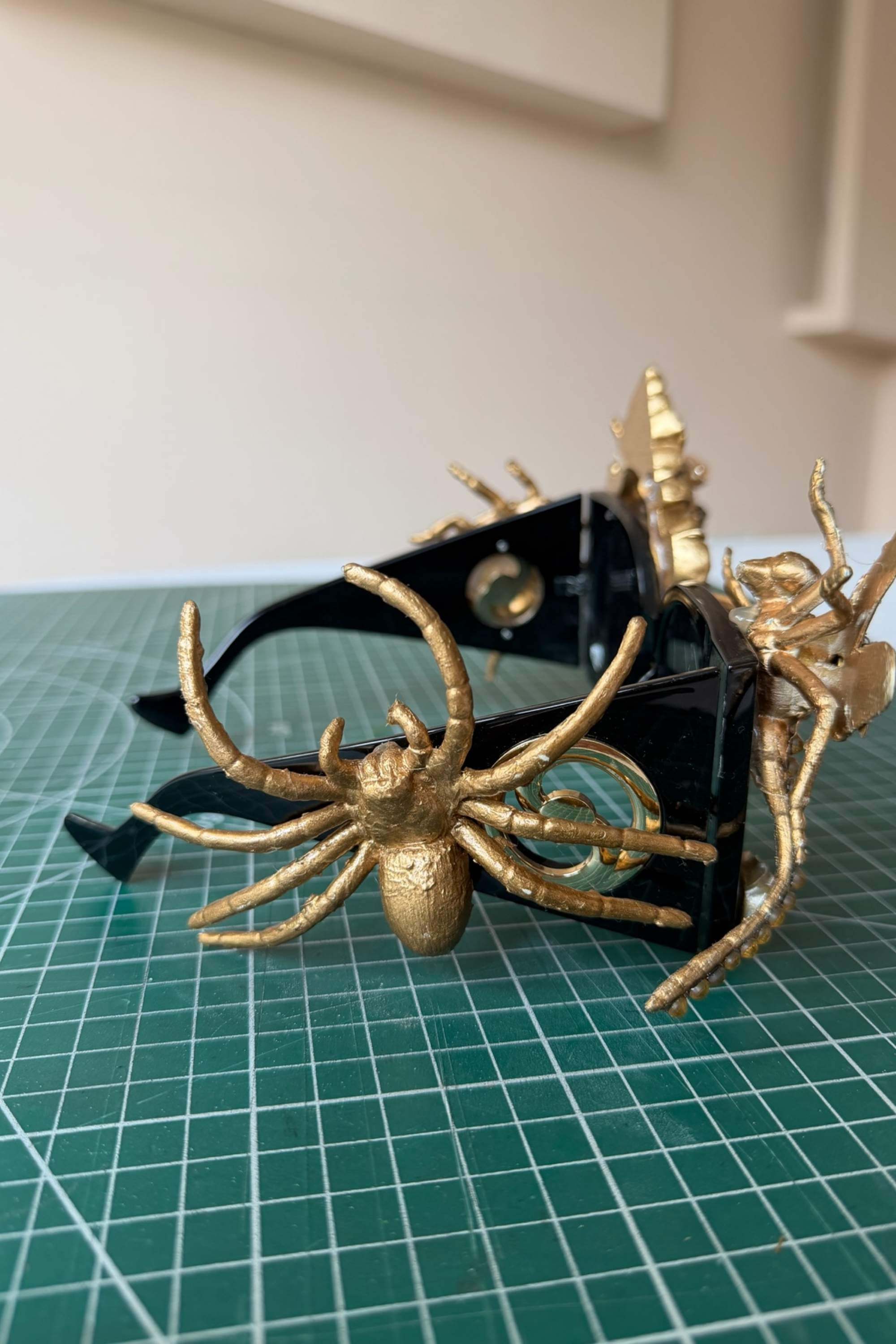 GOLDEN BUGS SUNGLASSES