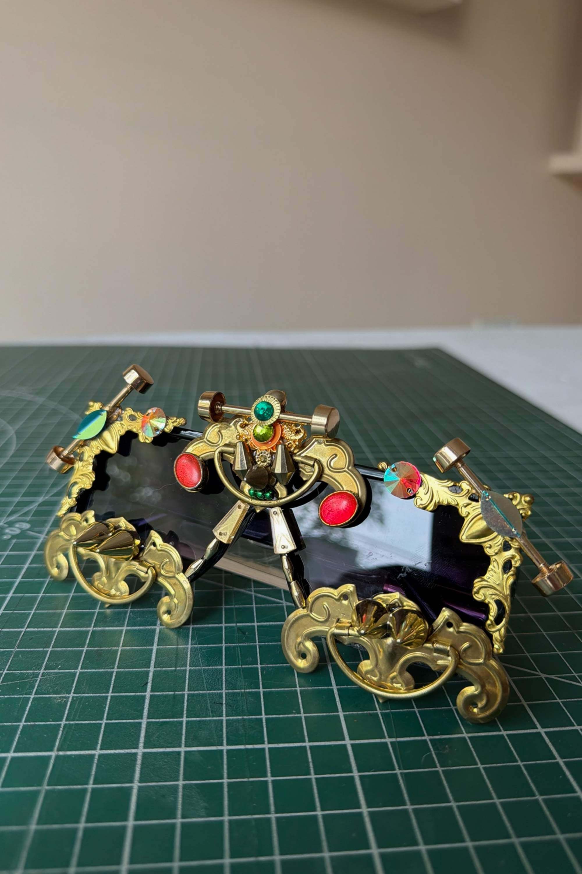 GOLDEN SKULL SUNGLASSES