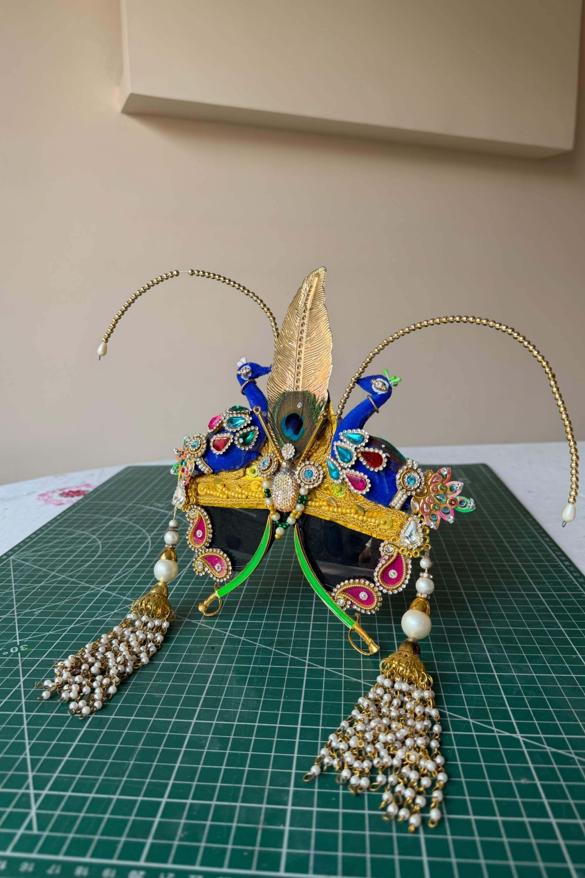 PEACOCK GARDEN SUNGLASSES