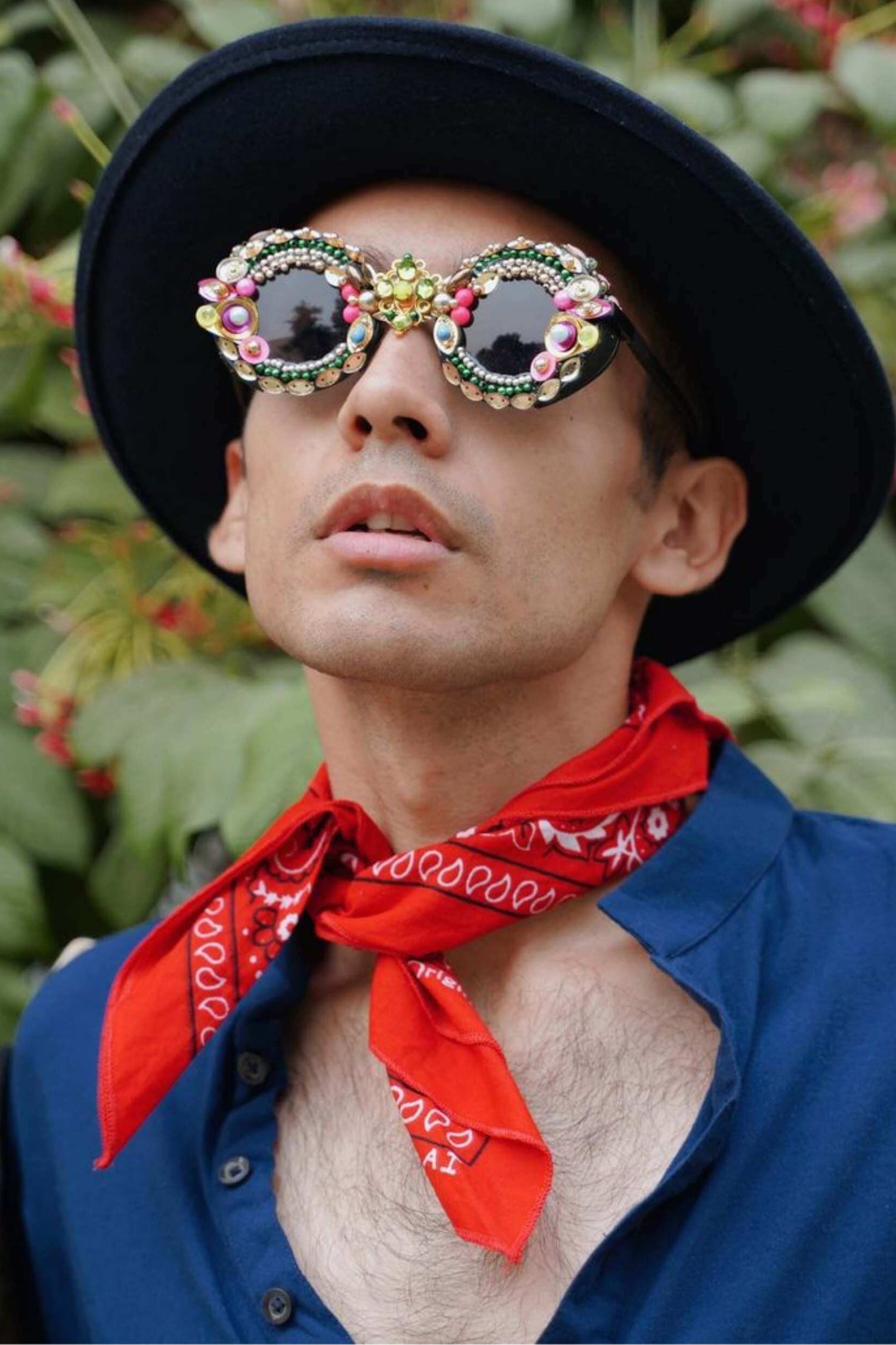 ROUND EMBROIDERED SUNNIES