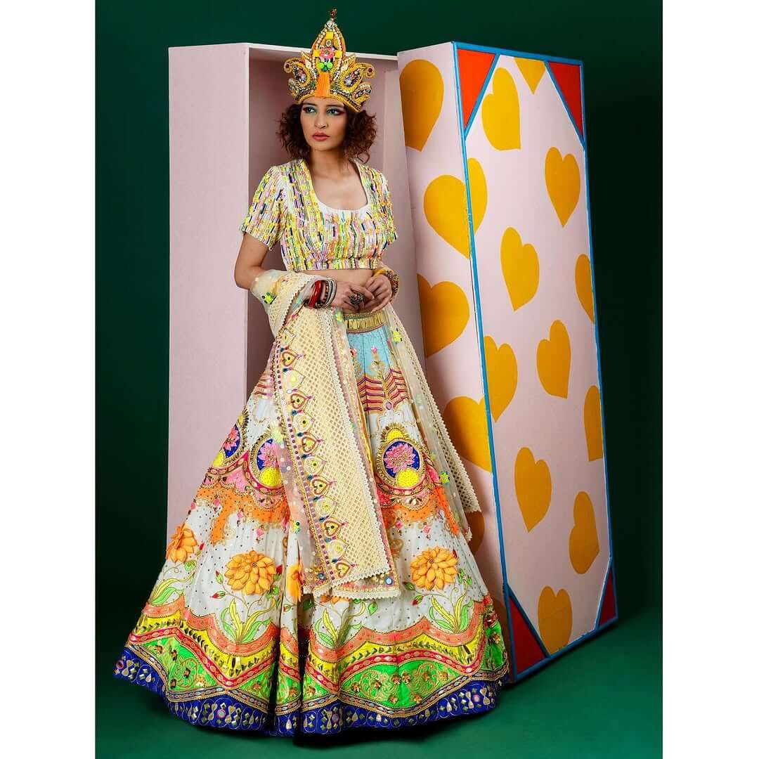 RUHANIYAT PHOOL LEHENGHA