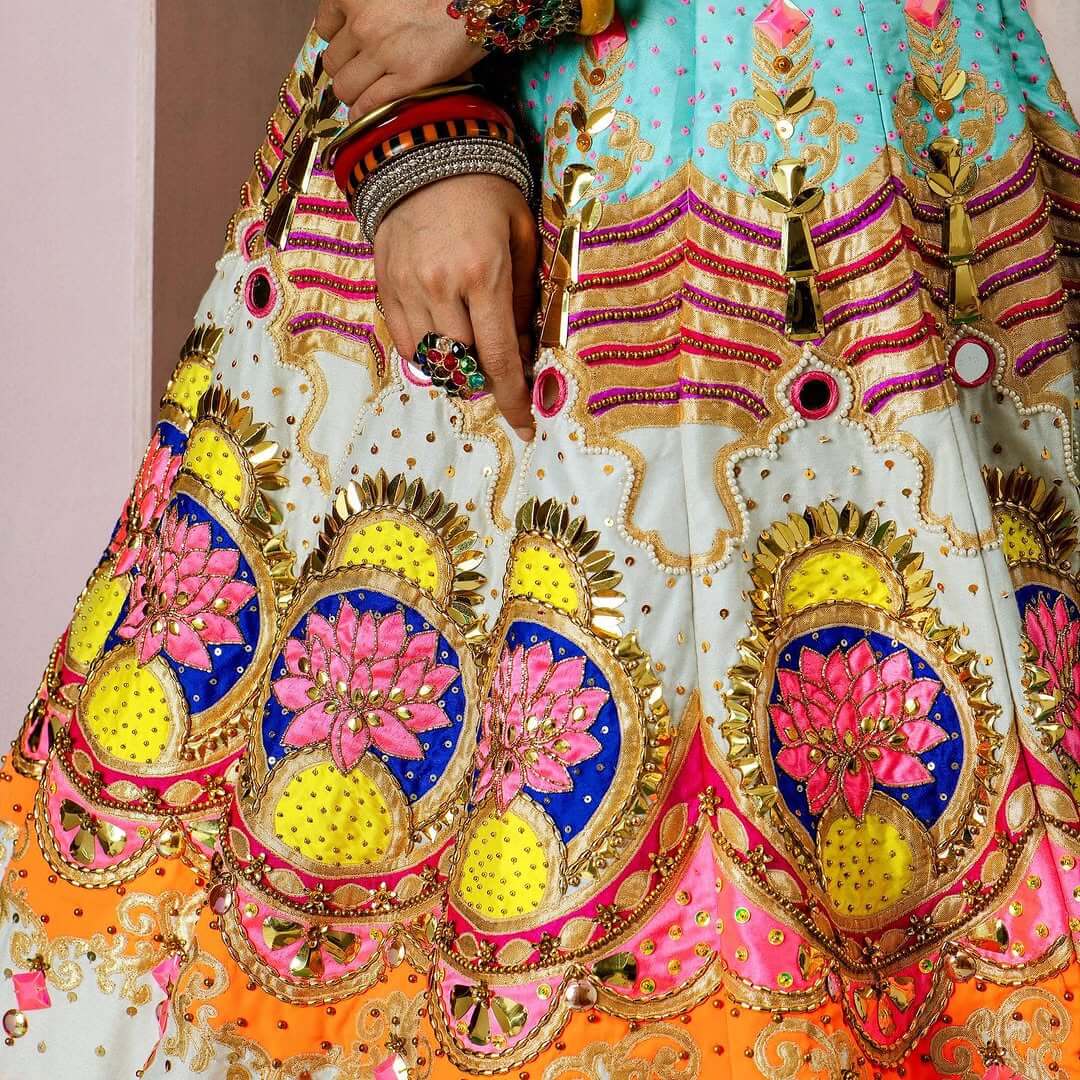 RUHANIYAT PHOOL LEHENGHA