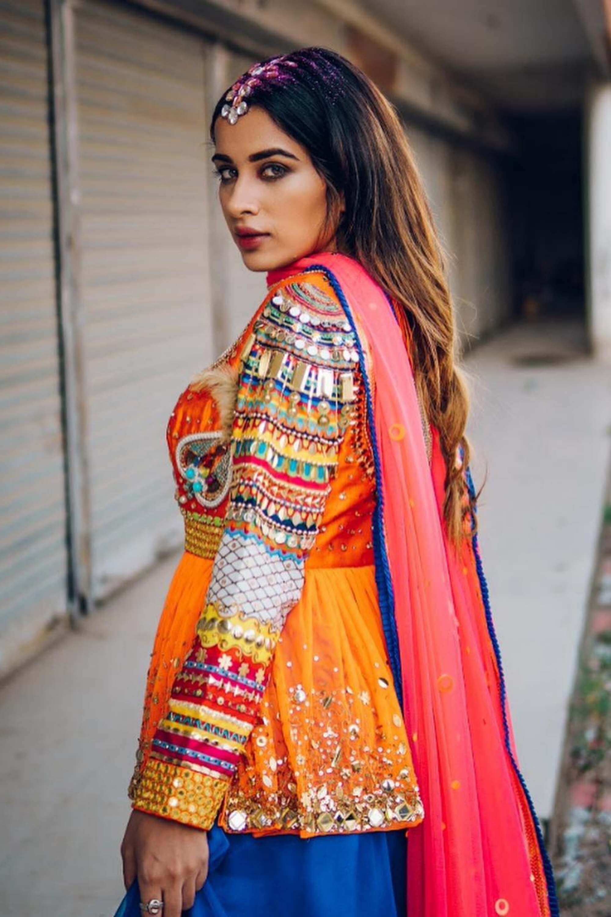 SARA ORANGE LION RAJA