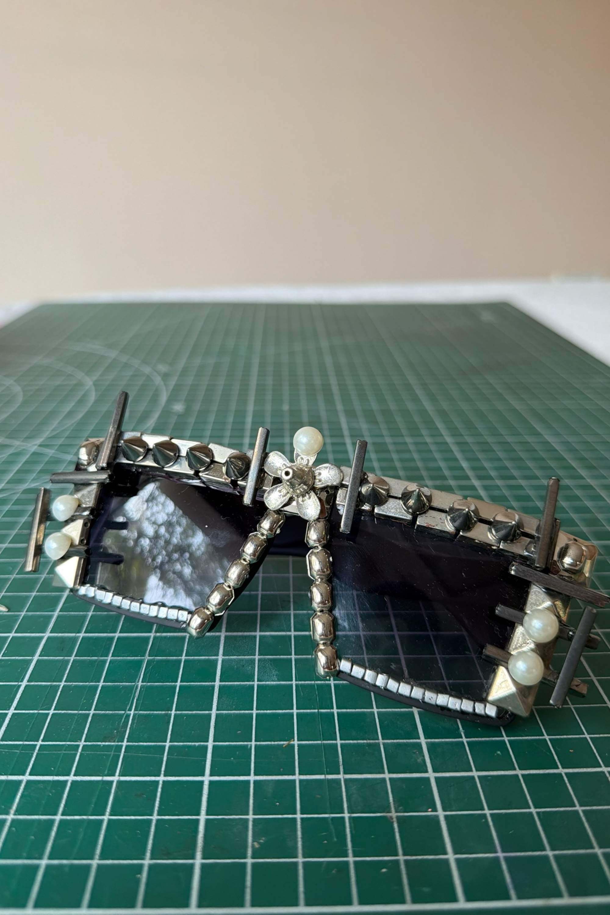SILVER LININGS SUNGLASSES