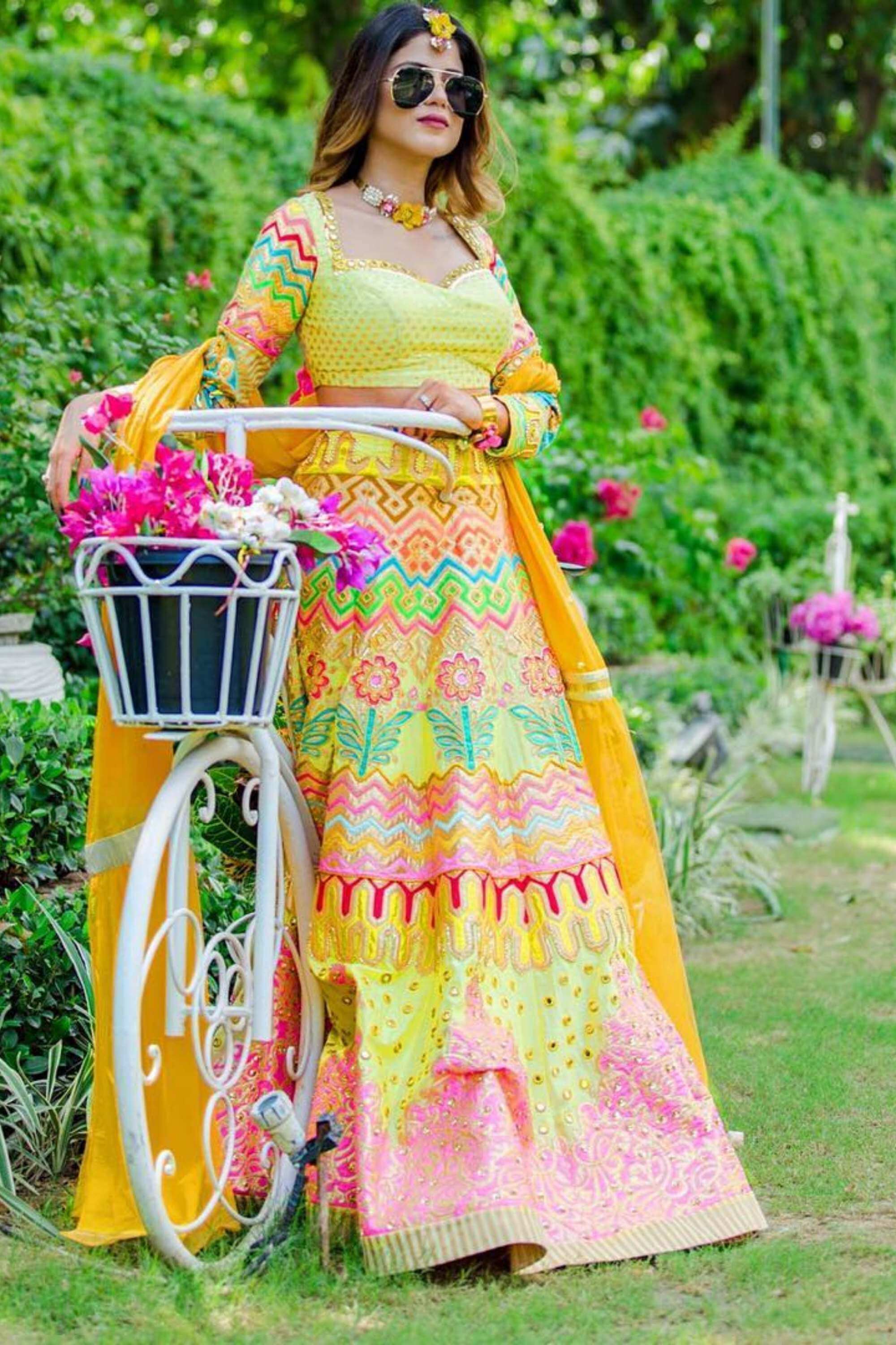 SURKHWAAB LEHENGHA